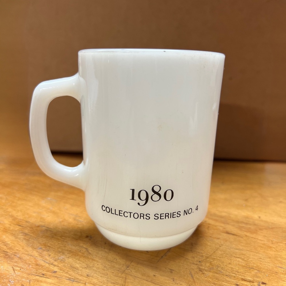 Vintage Snoopy "The People's Choice" Milk Glass Mug - Picture 2 of 3
